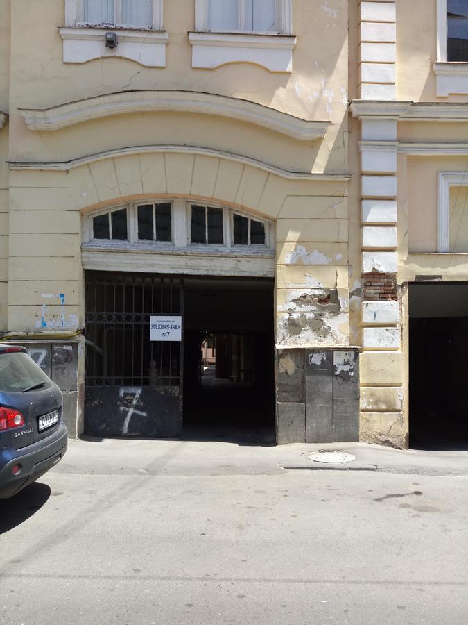 On Sulkhan-saba Roma Apartment